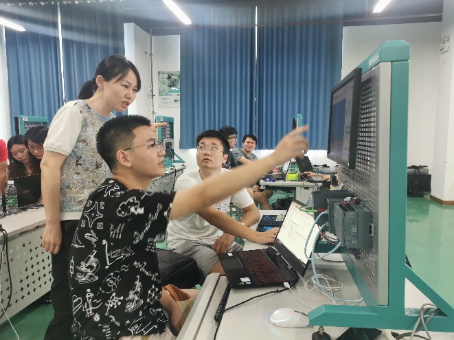 A group of people playing video gamesDescription automatically generated with medium confidence